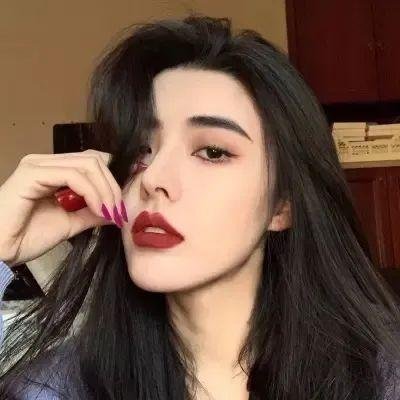 劳拉·马尔斯的眼睛
